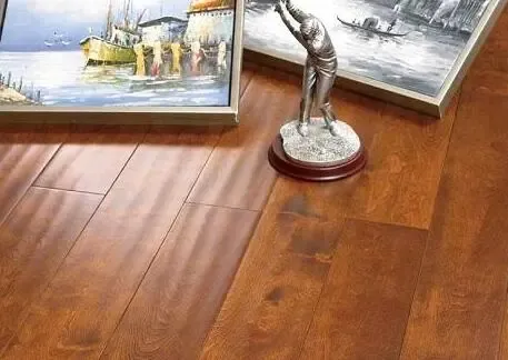 大自然地板和圣象地板哪个好?大自然地板如何鉴别?(图1) 大自然地板和圣象地板哪个好?大自然地板如何鉴别?