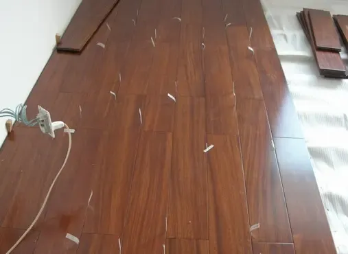 实木地板和强化地板的区别?实木和强化哪种地板好? 实木地板和强化地板的区别?实木和强化哪种地板好?